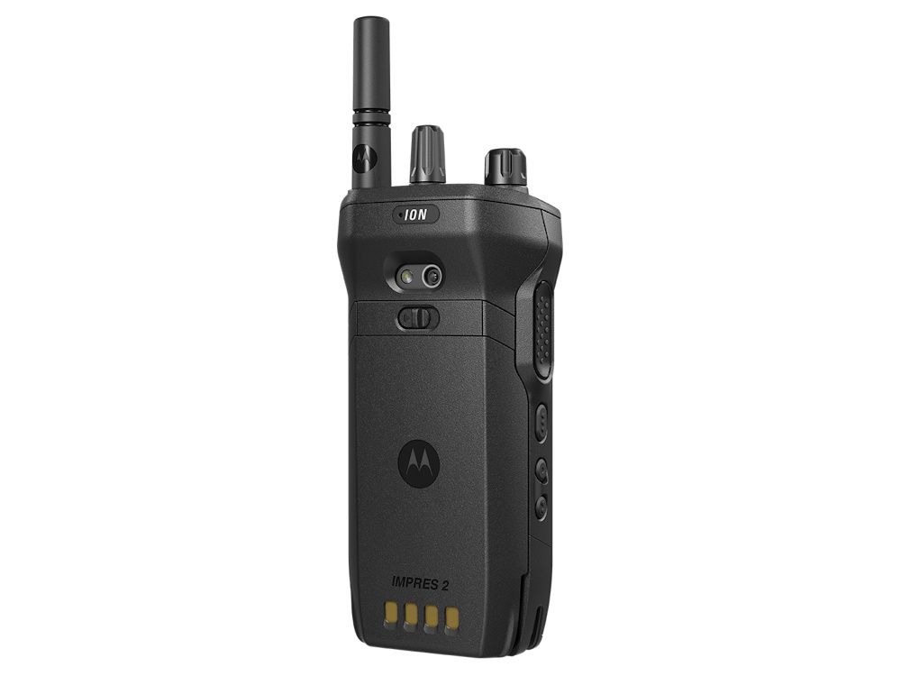 Linker zijkant en achterkant van de Motorola MOTOTRBO Ion 4G LTE WiFi portofoon