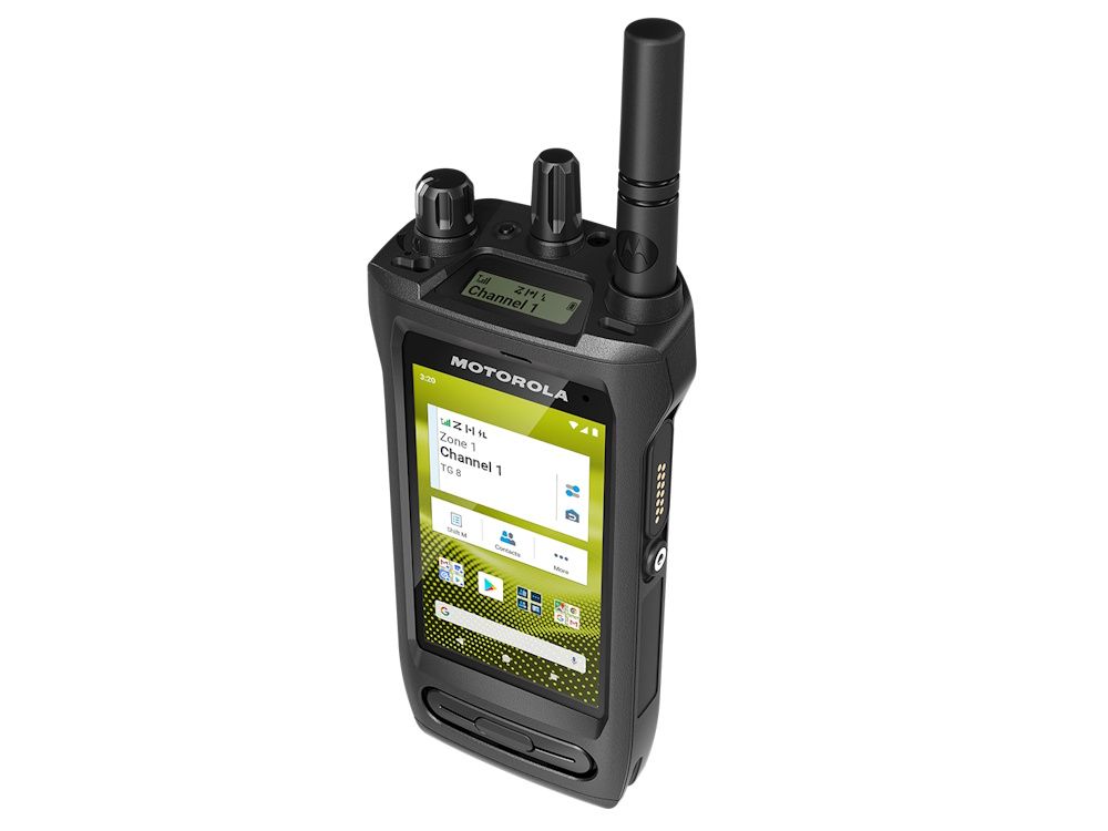 De Motorola MOTOTRBO Ion 4G LTE WiFi portofoon voor en rechts schuin en van bovenaf