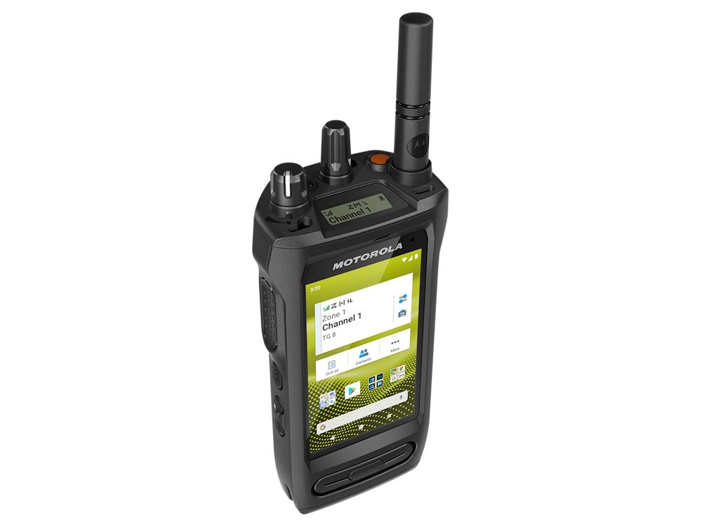 De Motorola MOTOTRBO Ion 4G LTE WiFi portofoon voor en links schuin en van bovenaf