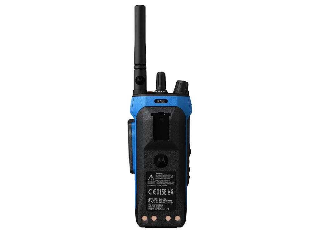 Achterkant van de Motorola R7Ex ATEX UHF portofoon met display zonder lader