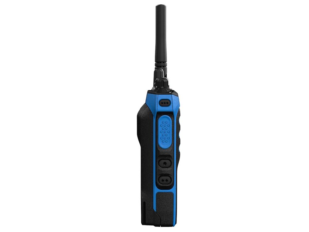 Linker zijkant van de Motorola R7Ex ATEX UHF portofoon met lader en zonder display met push to talk knop