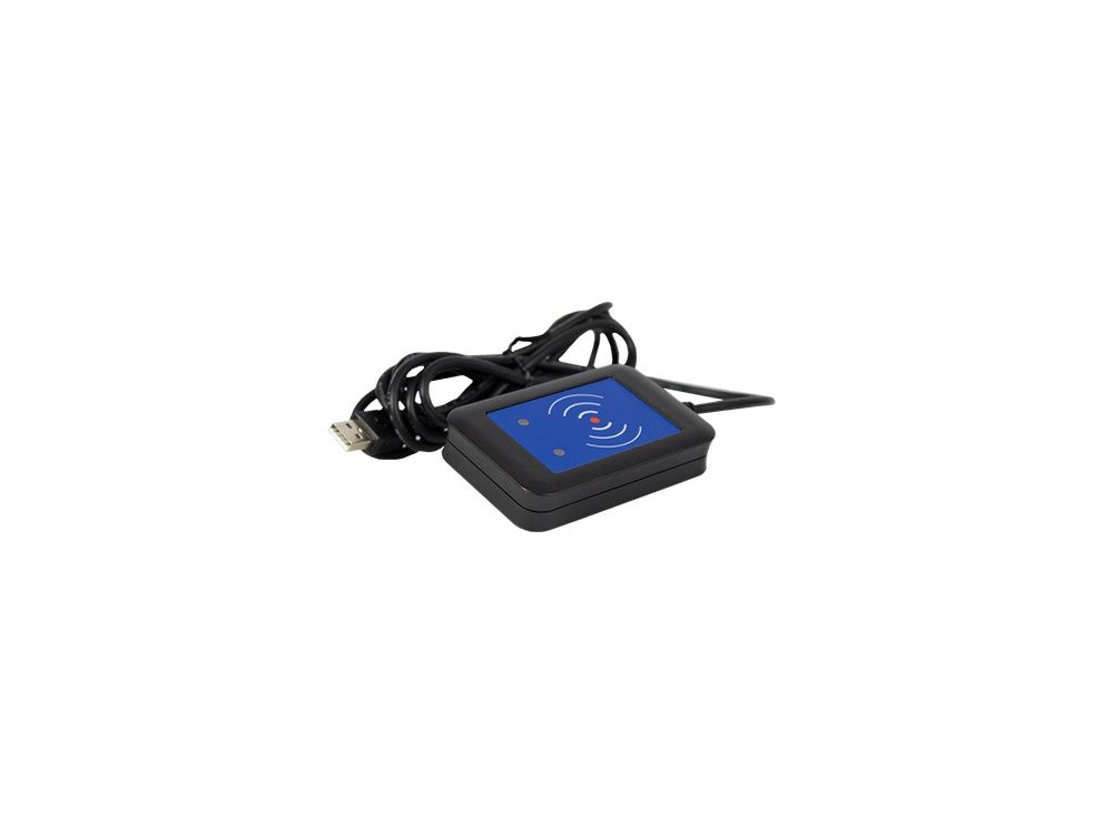 De Motorola RF-220 RFID reader voor snelle uitgifte van VT100 of VB400 bodycams liggend met kabel