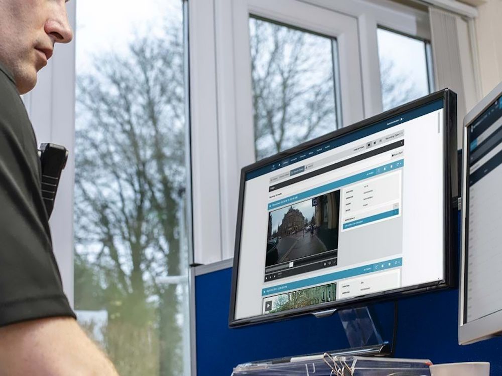 De Motorola VideoManager software in gebruik in een meldkamer op een monitor