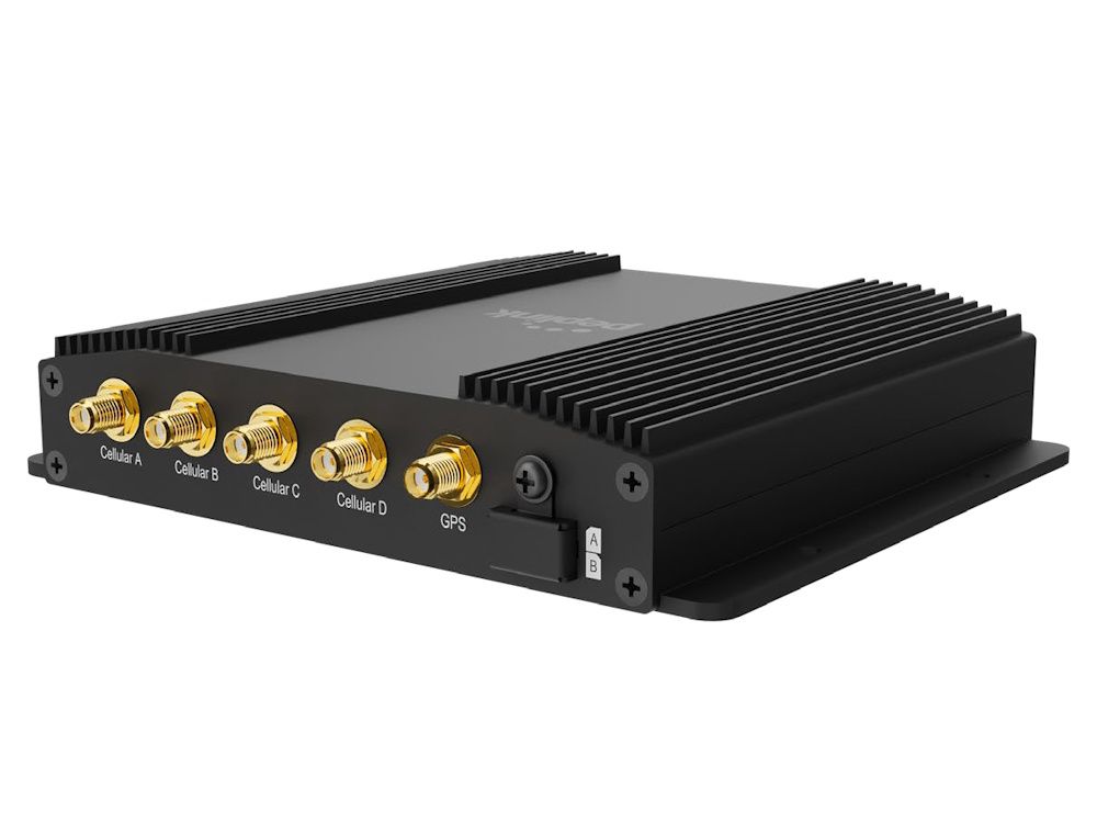 Achterkant van de Peplink MAX BR1 Pro LTEA mobiele router met alle antenne aansluitingen voor 4G en GPS