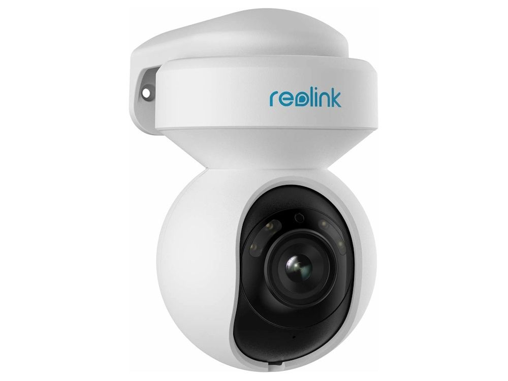 Voorkant en linker zijkant van de Reolink E540 outdoor 5MP PTZ WiFi camera wit met muurbeugel