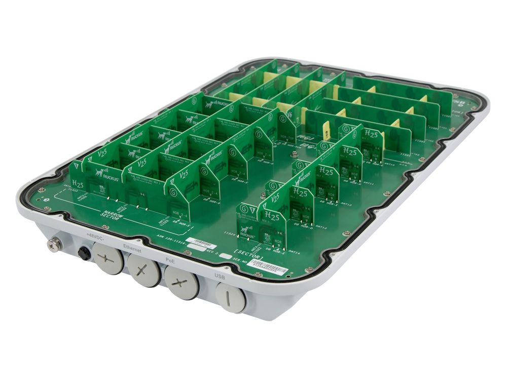 Binnenkant van het Ruckus ZoneFlex T670sn WiFi 7 outdoor access point