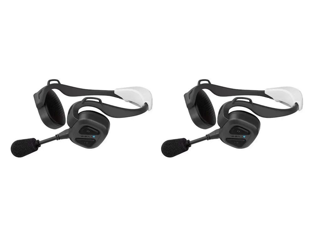 Twee Sena NAUTITALK BOSUN Mesh Intercom headsets voor zeilers met microfoon en markeerboei