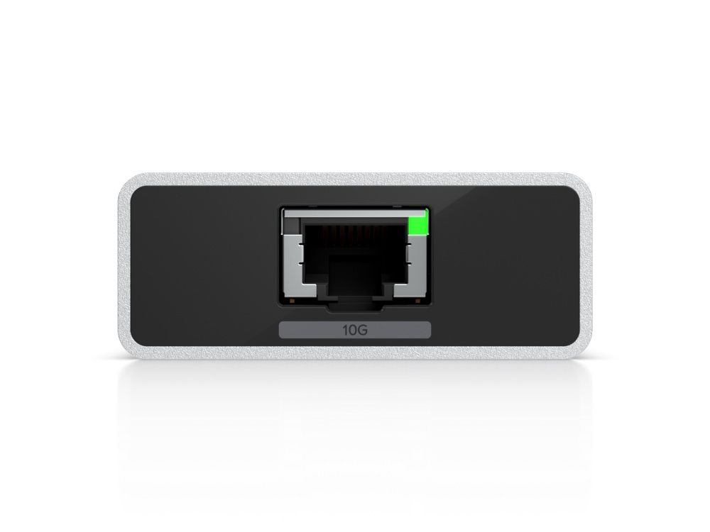 Zijkant van de Ubiquiti 10G Ethernet Adapter UACC-Adapter-RJ45-USBC-10GE met de 10G ethernetpoort zichtbaar