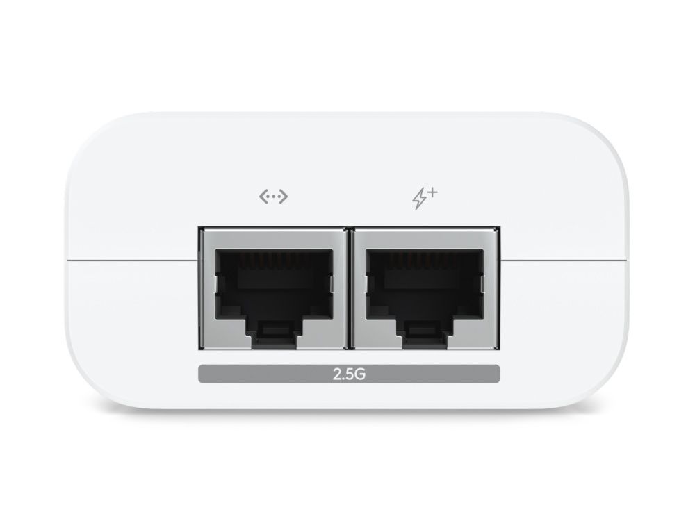 De twee 2.5 Gigabit ethernetpoorten van de Ubiquiti 2.5G PoE+ Adapter tot 30W