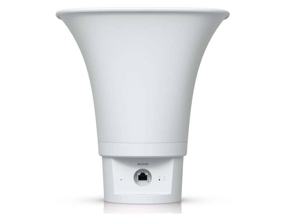 Onderkant van de Ubiquiti AI Horn Speaker met ethernetpoort voor PoE+ voeding