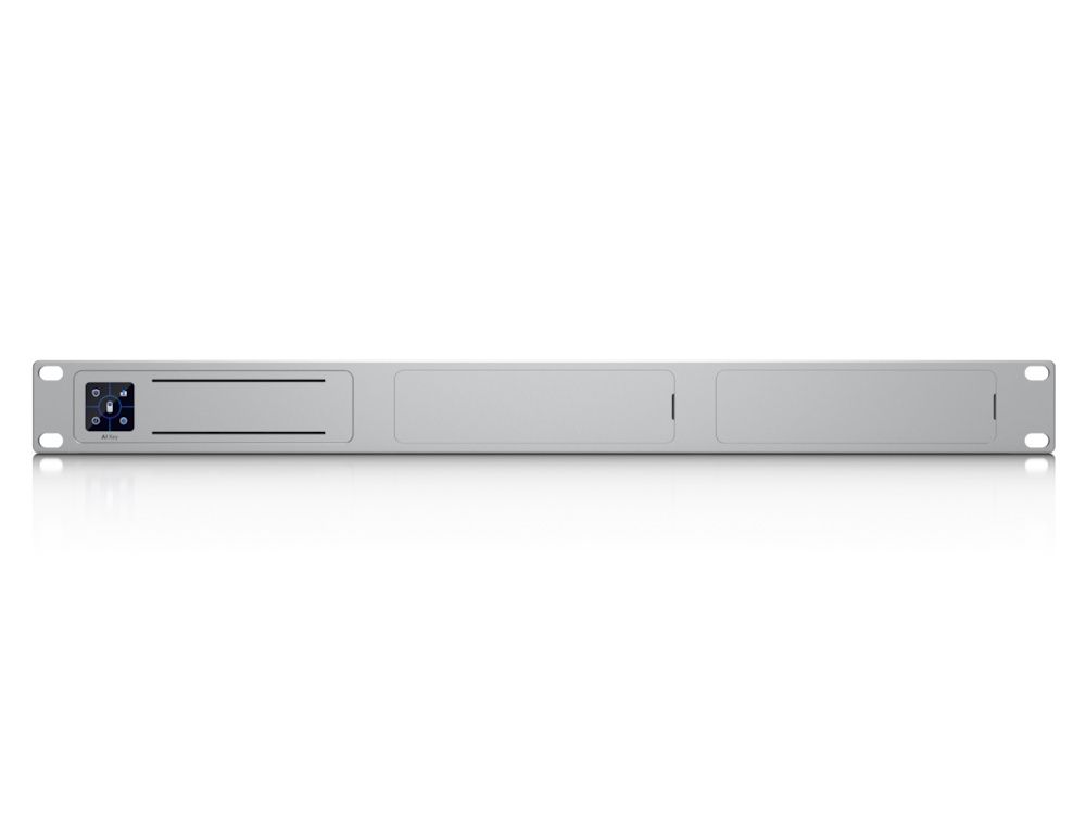 Voorkant van de Ubiquiti AI Key Rack Mount 1U (UACC-AI-Key-RM) met daarin 1 AI Key