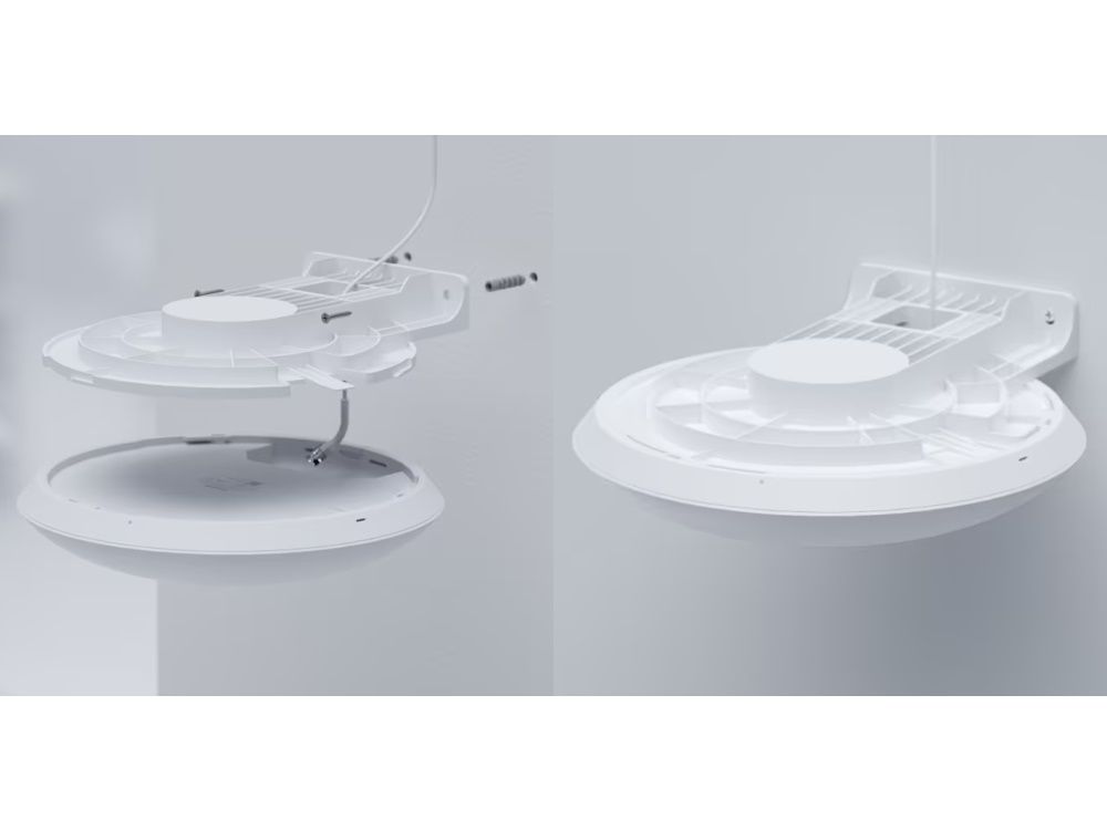 Een UniFi access points wordt aan de wand bevestigd met de Ubiquiti Access Point Pro Arm Mount muurbeugel