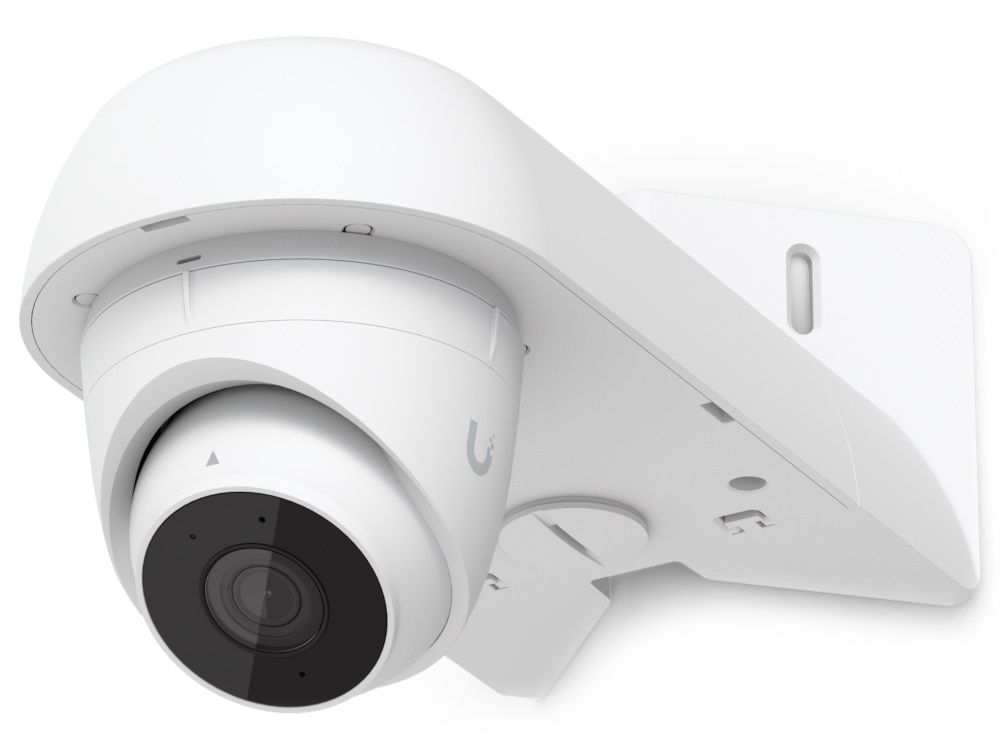 De Ubiquiti Camera Arm Mount UACC-Camera-AM-W montagebeugel met daaraan de G5 Turret Ultra beveiligingscamera gemonteerd