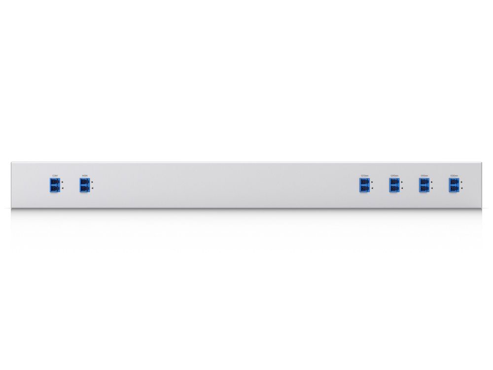 Voorkant van de Ubiquiti CWDM Mux Demux 4 (UACC-CWDM-4) met de glasvezelpoorten en communicatiepoort en monitorpoort