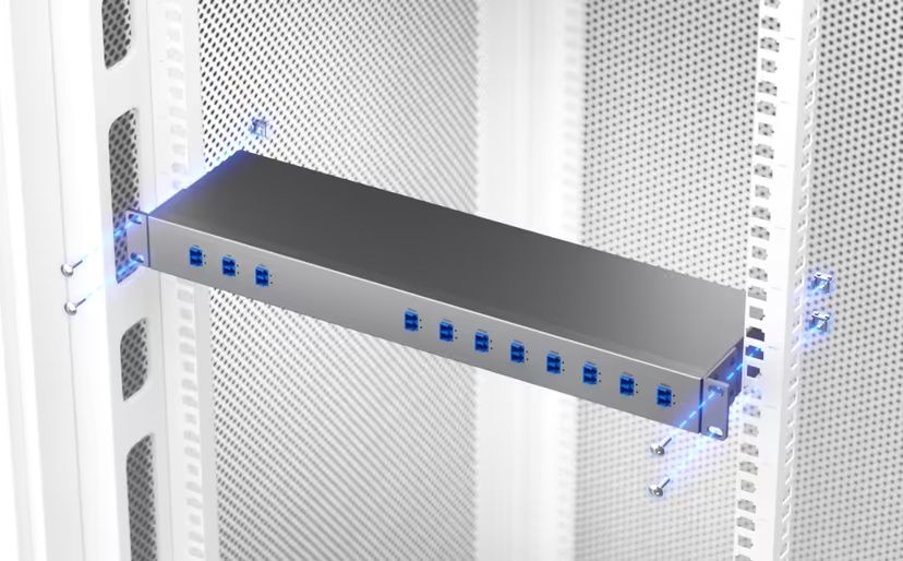 Rackmontage van de Ubiquiti CWDM Mux Demux 8 (UACC-CWDM-8)