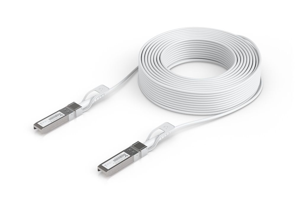 De Ubiquiti Uplink Cable UACC-Uplink-SFP28-30M van 30 meter liggend op een plat oppervlak