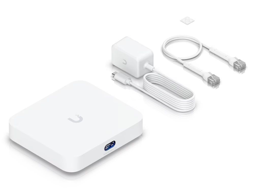 Verpakkingsinhoud Ubiquiti UniFi Cloud Gateway Ultra met USB-C voedingsadapter en ethernetkabel