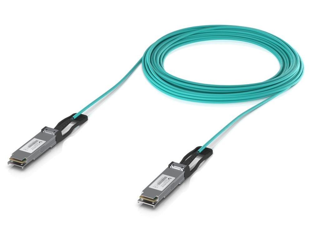 De Ubiquiti UniFi 100G Long-Range Direct Attach Cable (UACC-AOC-QSFP28-20M) van 20 meter lang met QSFP28 naar QSFP+ connectoren