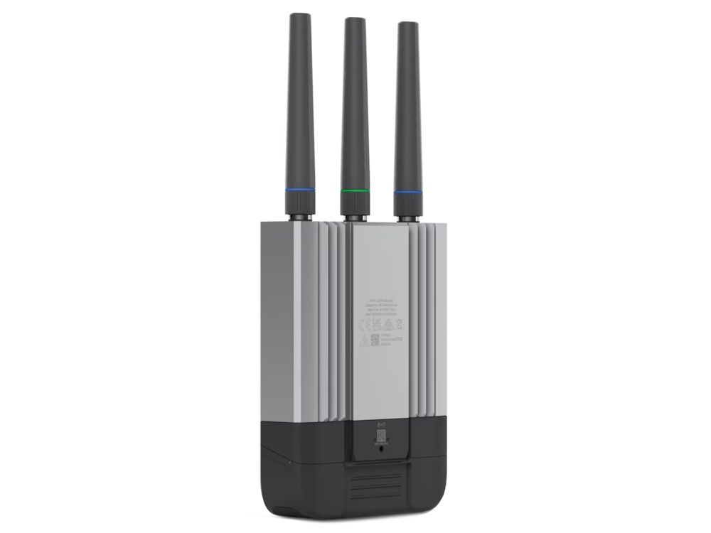 Ubiquiti UniFi Mobile Router Industrial achterkant schuin