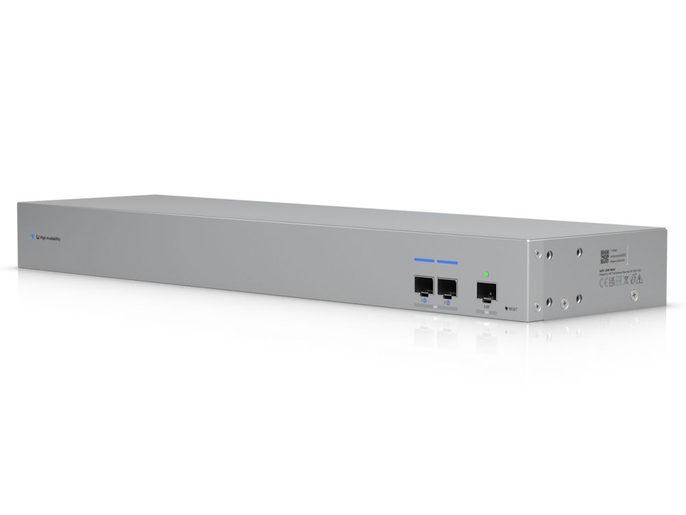 Rechter zijkant en voorkant van de Ubiquiti UniFi 10G SFP+ WAN Switch (USW-WAN)