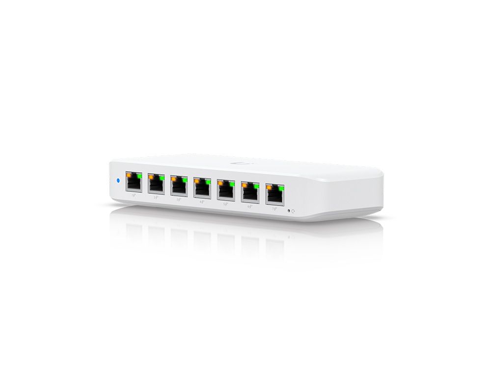 Ubiquiti UniFi Ultra 60W switch schuin voorkant met alle ethernetpoorten