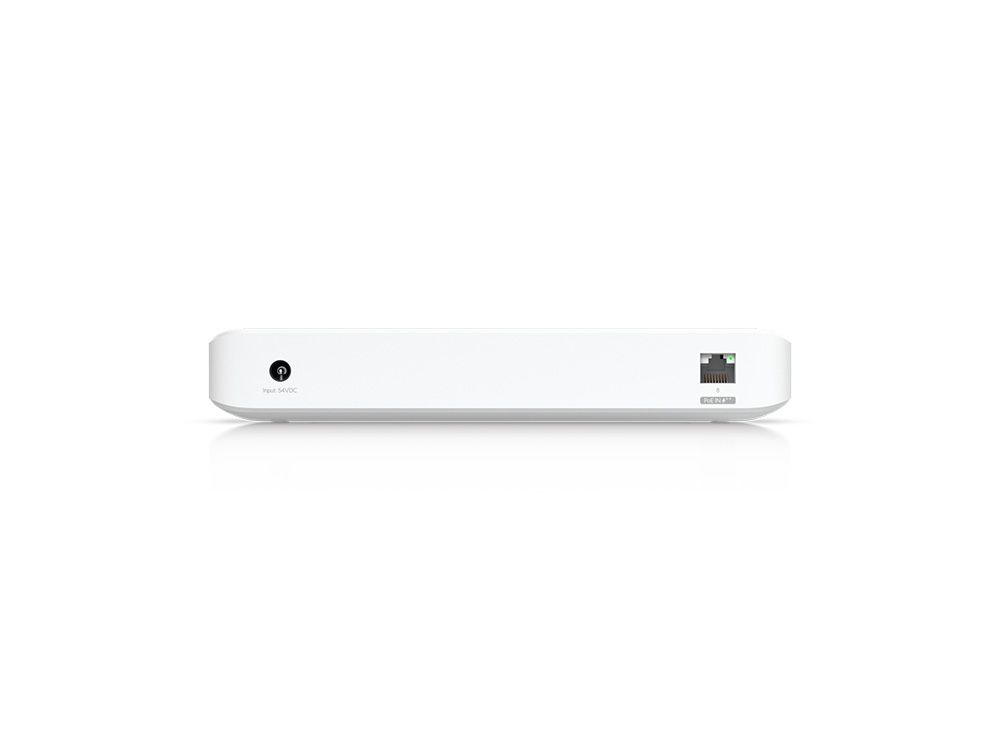 Achterkant van de Ubiquiti UniFi Ultra 60W switch met een stroomaansluiting en ethernetpoort