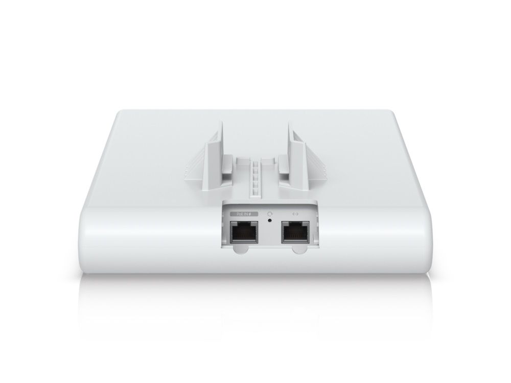 Ubiquiti UniFi U6 Mesh Pro outdoor WiFi 6 access point poorten